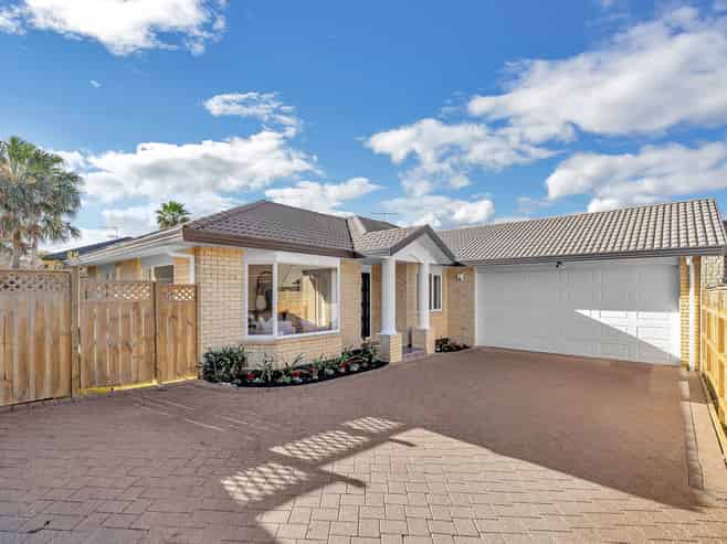 5 & 5A Ballydonegan Rise, East Tamaki
