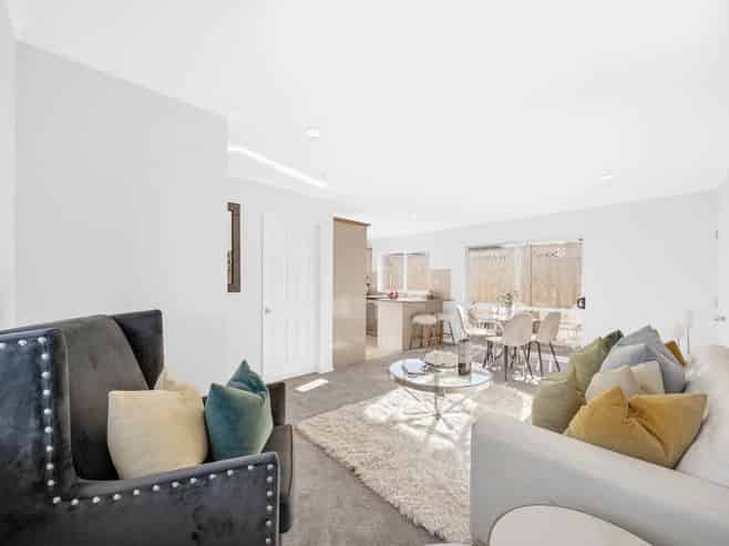 5 & 5A Ballydonegan Rise, East Tamaki