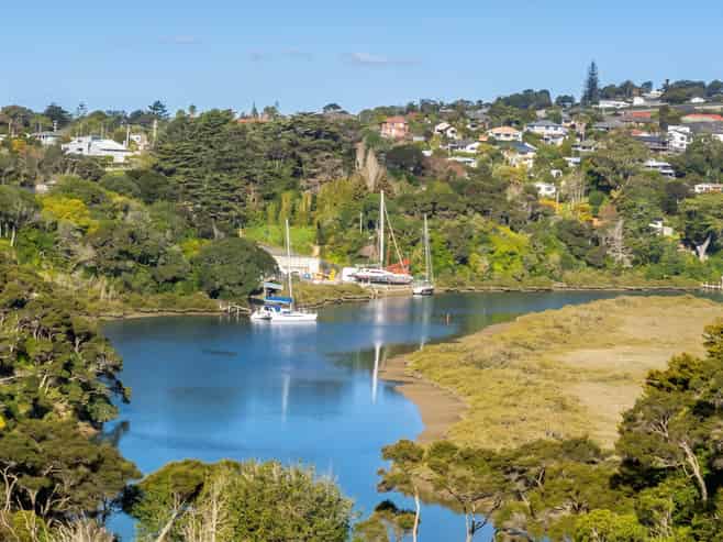 11 Awanui Road, Red Beach