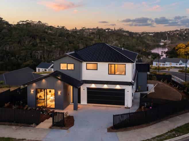 11 Awanui Road, Red Beach