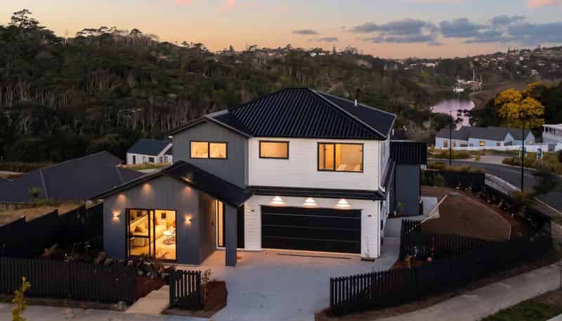 11 Awanui Road, Red Beach