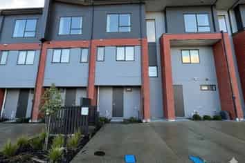 15 Waipuhinui Way, Wiri