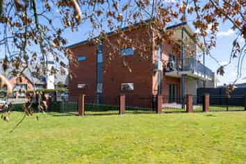 2/49 Pengover Avenue, Cambridge