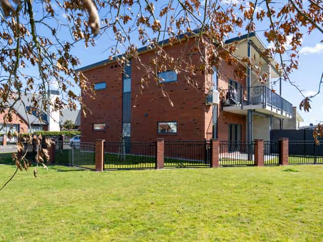 2/49 Pengover Avenue, Cambridge