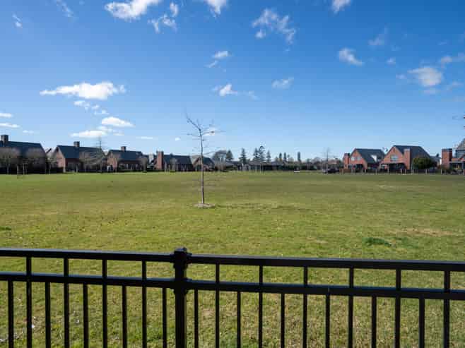 2/49 Pengover Avenue, Cambridge