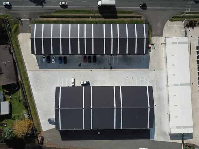 High-stud warehouse with 3-phase