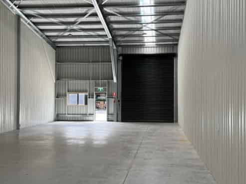High-stud warehouse with 3-phase