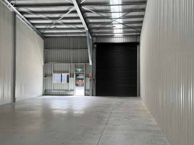 High-stud warehouse with 3-phase