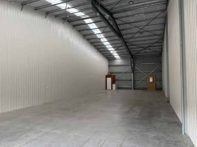 High-stud warehouse with 3-phase