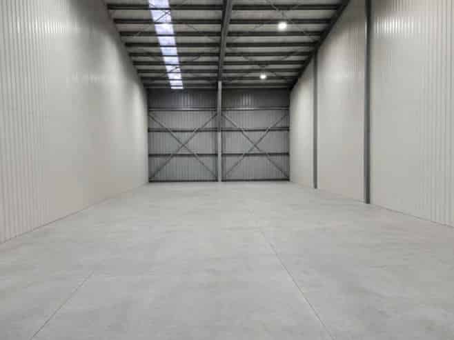 High-stud warehouse with 3-phase