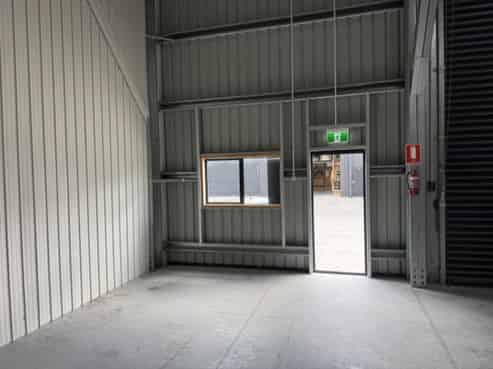 High-stud warehouse with 3-phase