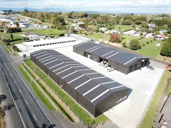 High-stud warehouse with 3-phase