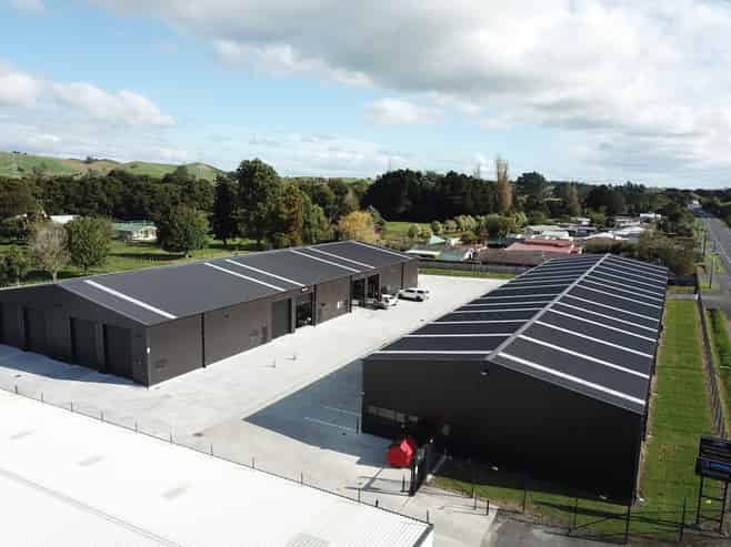 High-stud warehouse with 3-phase