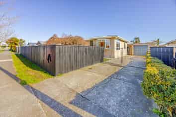 805 Park Road South, Akina