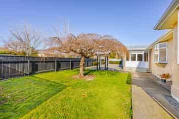 805 Park Road South, Akina