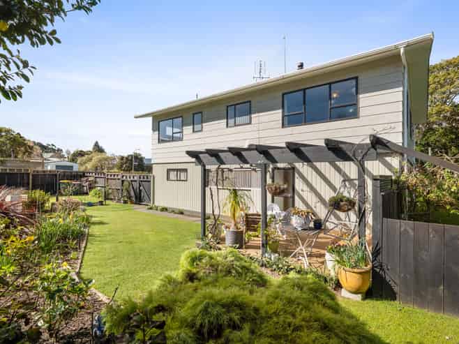 11 Pohutukawa Drive, Athenree