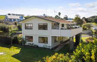 11 Pohutukawa Drive, Athenree