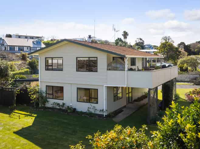 11 Pohutukawa Drive, Athenree