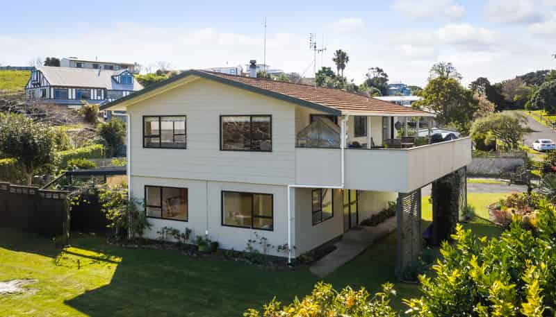 11 Pohutukawa Drive, Athenree