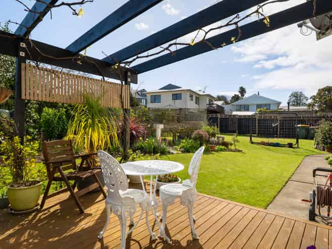 11 Pohutukawa Drive, Athenree