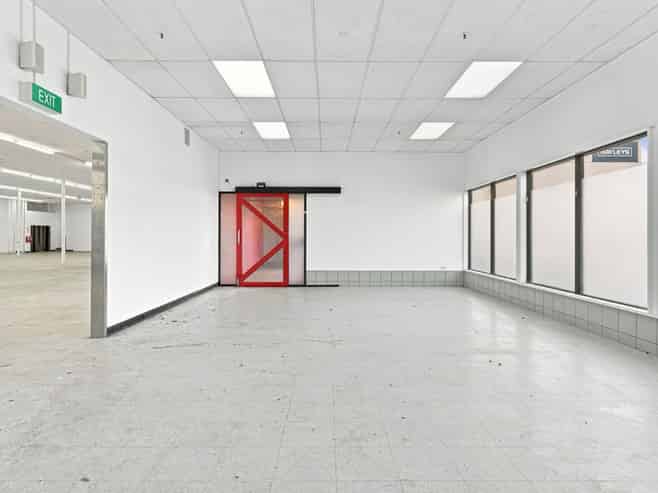 High-profile large format retail opportunity