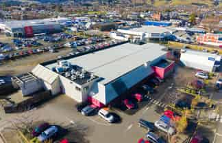 High-profile large format retail opportunity