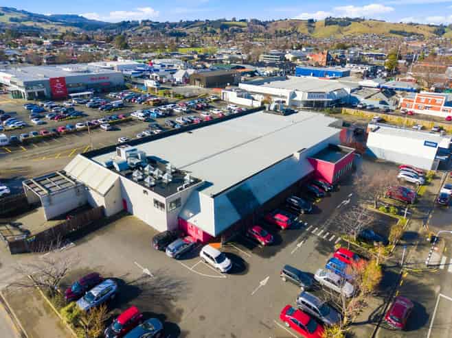 High-profile large format retail opportunity