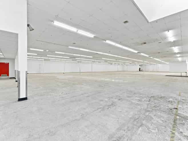 High-profile large format retail opportunity
