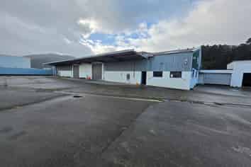 Large Seaview Industrial Opportunity