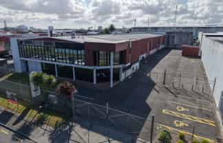 High-profile industrial asset with yard