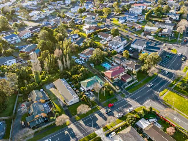 3,109m² of Land | Holding Income | Three Titles