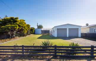 12 Rangitane Street, Himatangi Beach