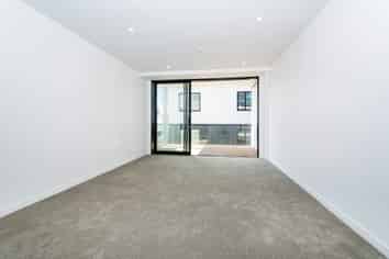 103/8B Lake Pupuke Drive, Takapuna