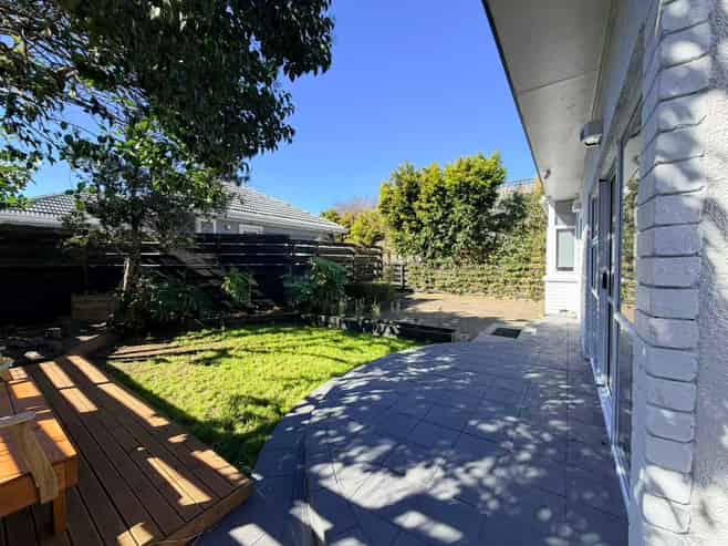 2/14 Taharoto Road, Takapuna