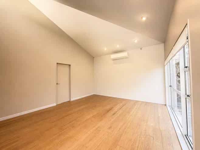 2/14 Taharoto Road, Takapuna