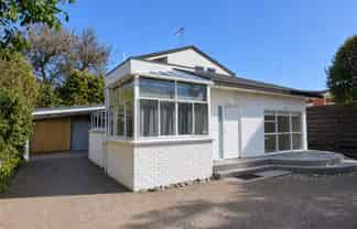 2/14 Taharoto Road, Takapuna