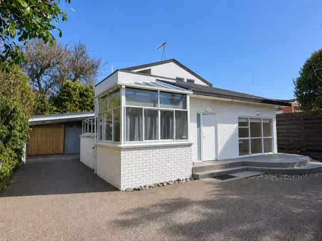 2/14 Taharoto Road, Takapuna