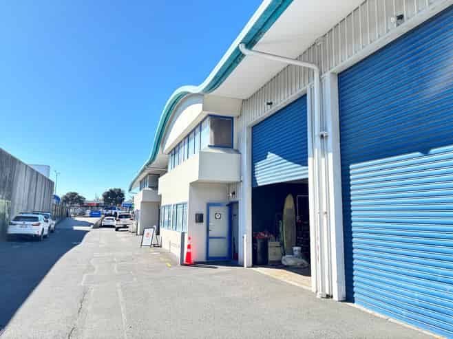 Central mount warehouse – Exceptional value