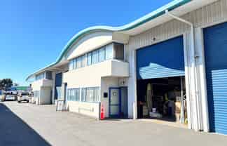 Central mount warehouse – Exceptional value
