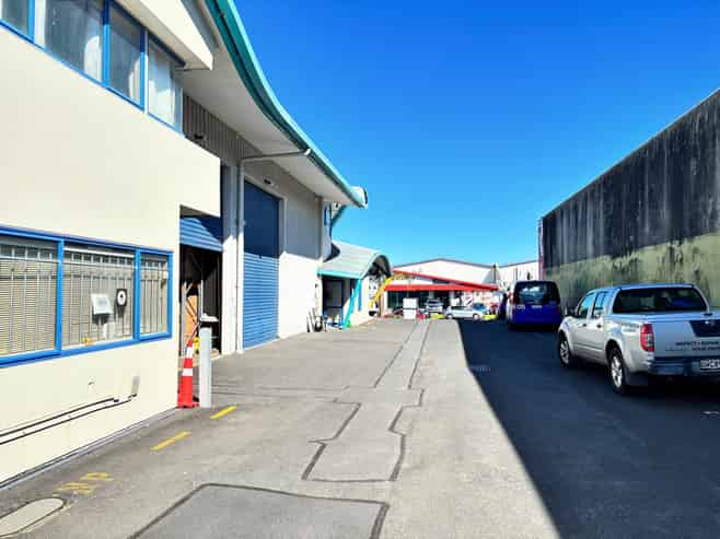 Central mount warehouse – Exceptional value