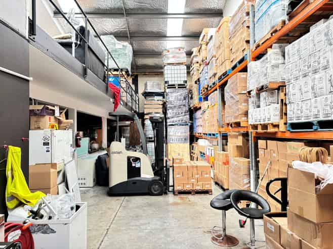 Central mount warehouse – Exceptional value