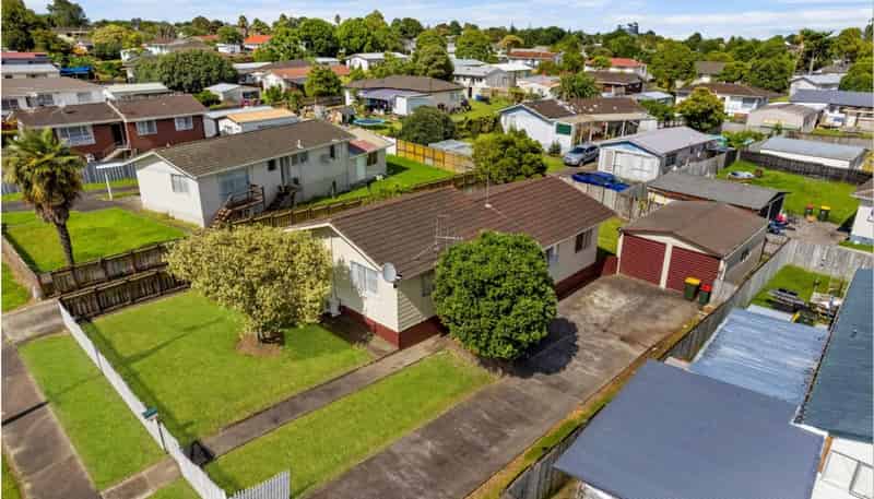 303 Roscommon Road, Clendon Park