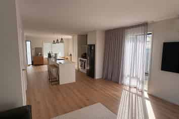 30C Range View Road, Mount Albert