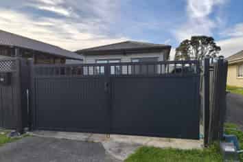 18 Robin Brooke Drive, Flat Bush