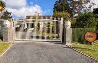 1258 East Coast Road, Redvale
