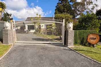 1258 East Coast Road, Redvale