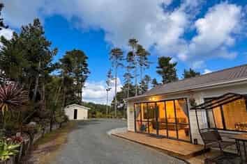 1258 East Coast Road, Redvale