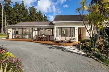 1258 East Coast Road, Redvale