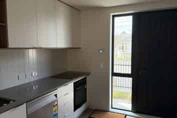 16/4 Campbell Street, Karori