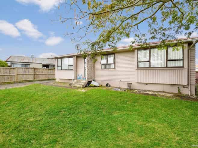 15 Franklyne Road, Otara